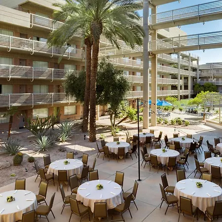 Doubletree Suites By Hilton Phoenix-2