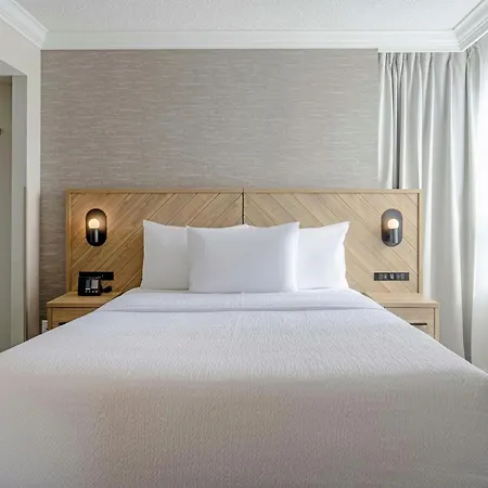 Sandman Signature Mississauga Hotel-2