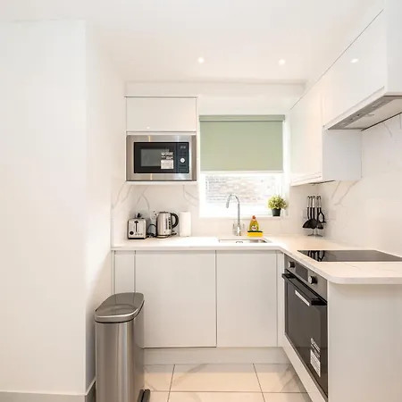 Queensgate Court Apartments-3