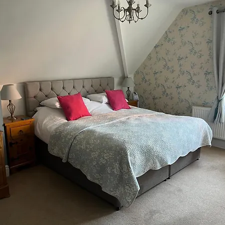 Overdale Guesthouse And Free Parking-2