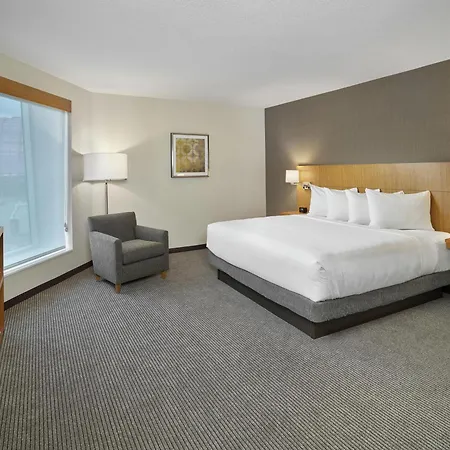 Doubletree By Hilton Edmonton Downtown-3