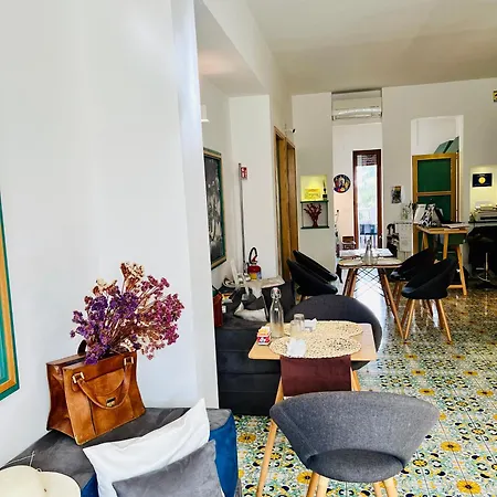 Luiselle Charming Accommodation Sorrento City Center-3