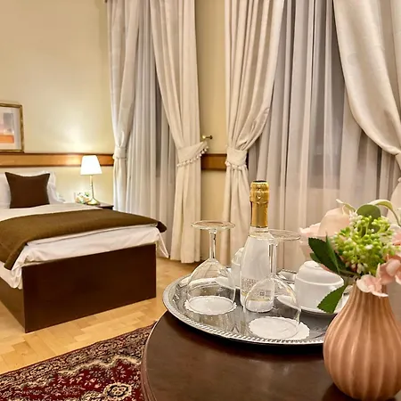 Fleur De Lis Hotel-3