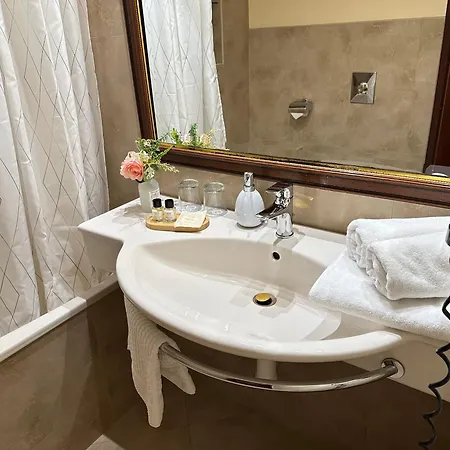 Fleur De Lis Hotel-2