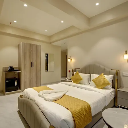 Staybird Capital- Business Hotel, Magarpatta City-2