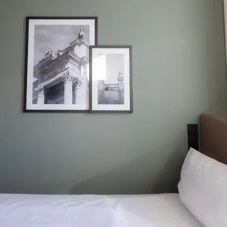 Hotel Bleibtreu Berlin By Golden Tulip-2