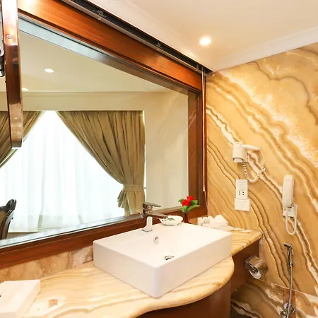 Hotel The Royal Plaza-2