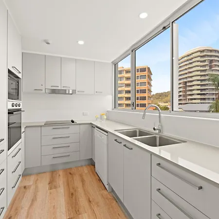 Pacific Regis Beachfront Holiday Apartments-3