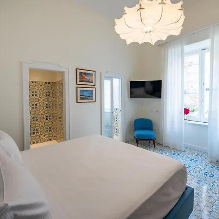 Palazzo Gargiulo Luxury Rooms & Suites-3