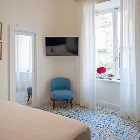 Palazzo Gargiulo Luxury Rooms & Suites-2