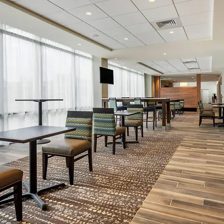 Comfort Inn & Suites Pittsburgh-Northshore-2