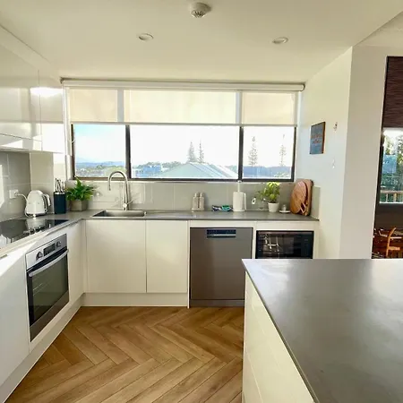 Broadwater Shores Waterfront Apartments-2