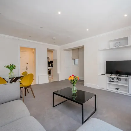 Queensgate Court Apartments-2