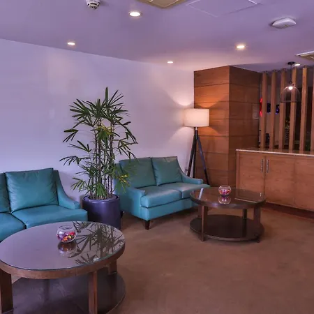 Avari Xpress Gulberg-2