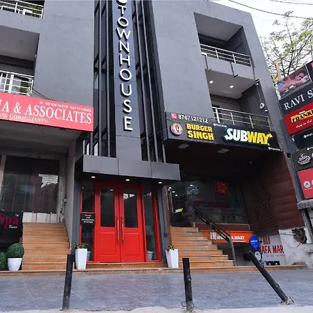 Townhouse Rudra Inn Near Chhatarpur Metro Station-2
