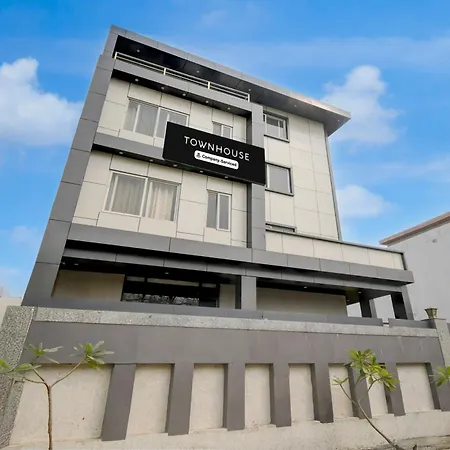 Super Townhouse Ekana Cricket Stadium Formerly Sunrise Regal-3