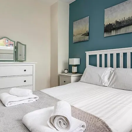 4 Bed Terraced House In Beeston With Convenient City Centre Access-3