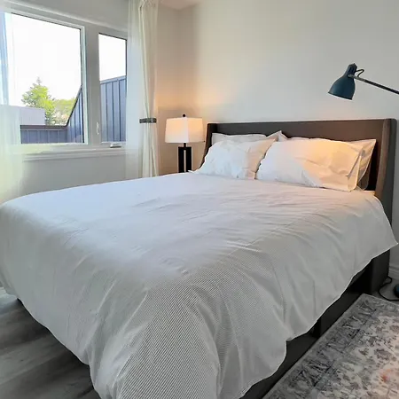 Bentley Commons Fallsview - Luxury 4 Bedroom 4 Bath Townhouse-3