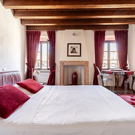 Truly Verona - Delle Erbe Suites-2