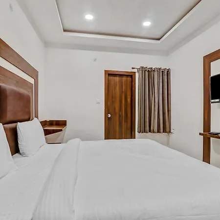 Super Collection O Yamuna Palace Near Gomti Riverfront Park-3