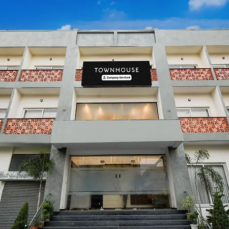 Super Oyo Townhouse Vibhuti Khand Gomti Nagar Formerly Pratham Inn-2