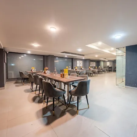 Saltstayz Select - Golf Course Road & Sector 57-3
