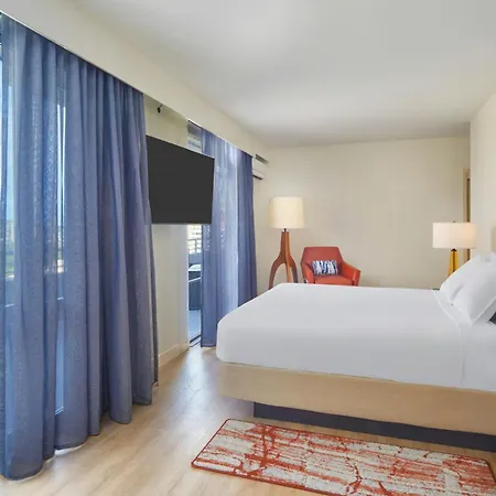 Courtyard By Marriott Waikiki Beach-2