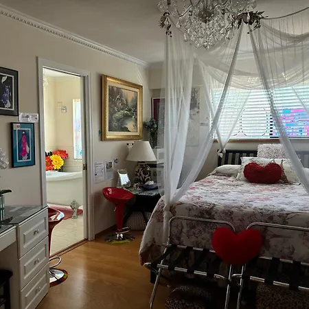 Diana'S Luxury Bed And Breakfast-3