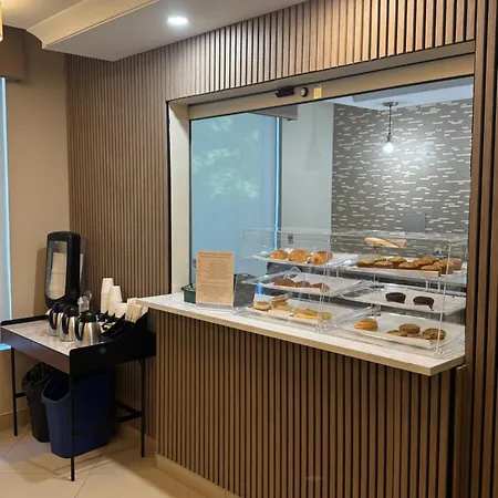Best Western Plus Hotel Montreal-3