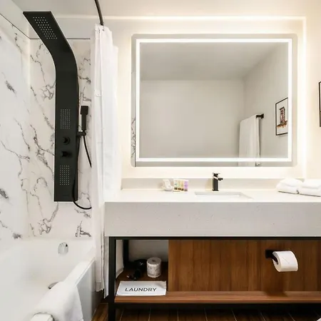 Acclaim Hotel By Clique-3