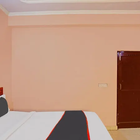 Collection O Mayank Guest House Near Iskcon Temple Noida-2