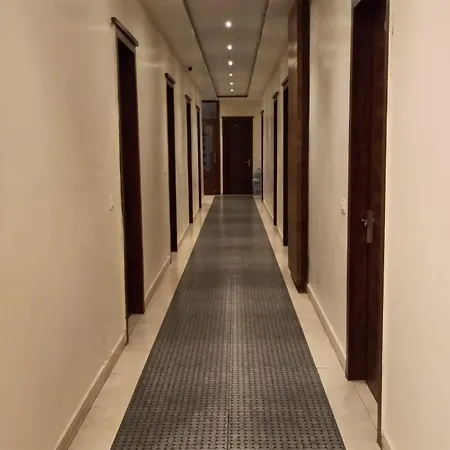 Shree Narayana Hotel-Bar-Rooftop Terrace-Disc!! 50 Mtr From Bus Stand Udaipur-3