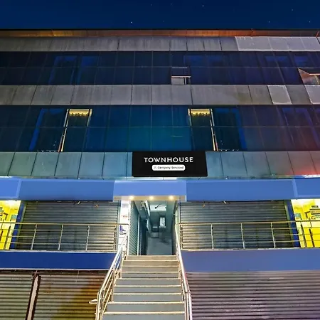 Super Townhouse Mukut Bazar-2