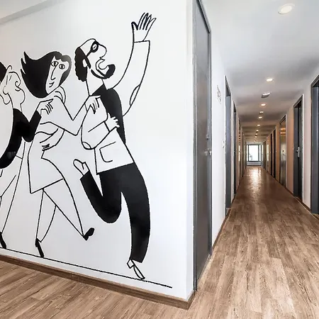 Super Townhouse Fantasea Hotels Near Omr-2