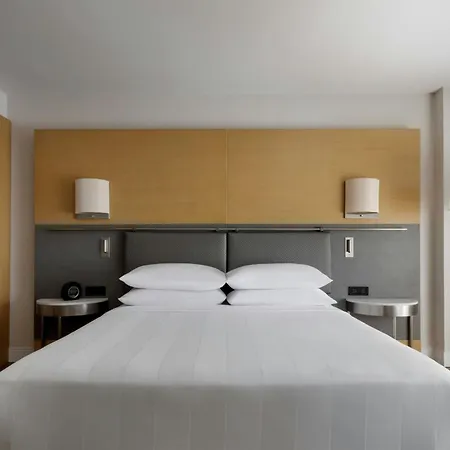 Montreal Marriott Chateau Champlain-3