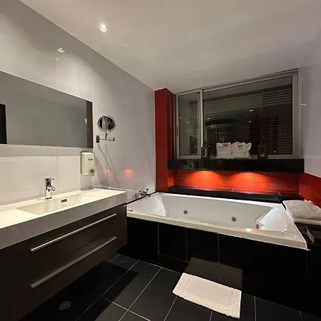 Hotel Suites 108-3