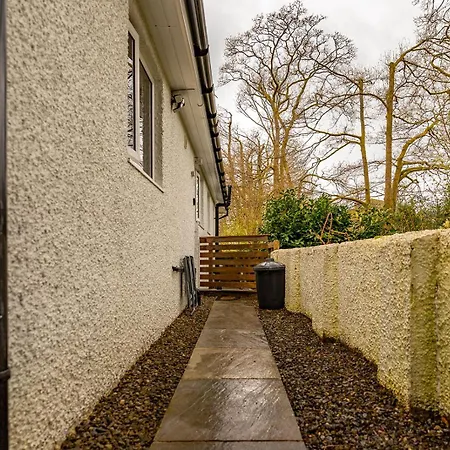 Roger Ground Guest House - With Onsite Car Parking-3