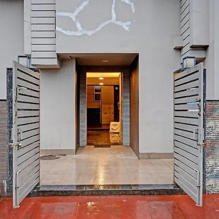 Super Townhouse Hotel All In One Near City Centre Salt Lake-3