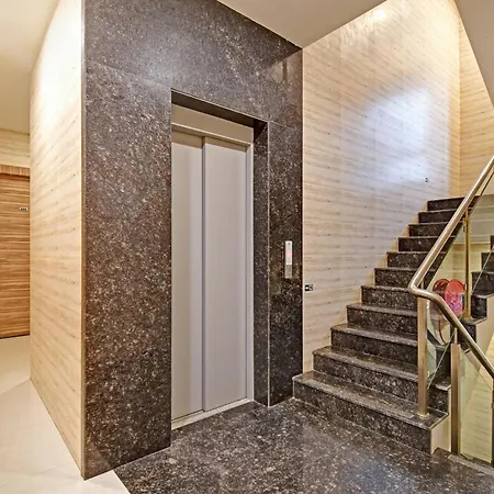Super Townhouse Hotel All In One Near City Centre Salt Lake-2