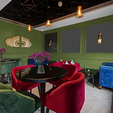 Super Townhouse Oak Hotel Rudra-3