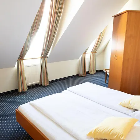 Suite Hotel 900M Zur Oper-2