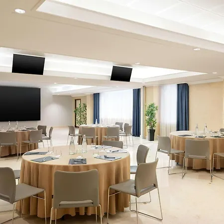 Courtyard By Marriott Rome Central Park-3