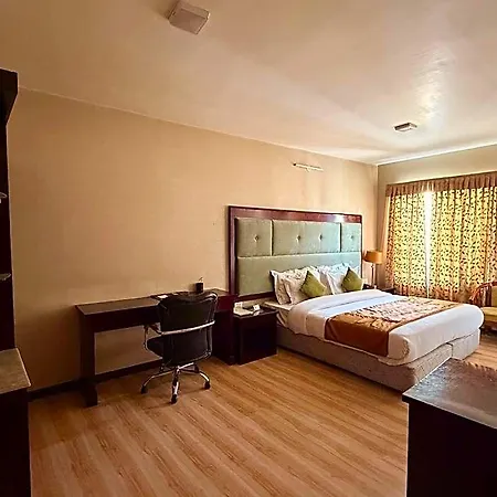 Hotel Spic N Span-3