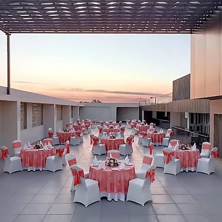 Lemon Tree Hotel Agra-2
