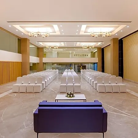 Lemon Tree Hotel Agra-2