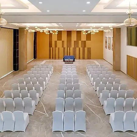 Lemon Tree Hotel Agra-3