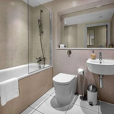 Lanterns Court Serviced Apartments By Thesqua.Re-2