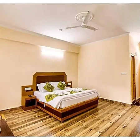 Goroomgo J J Regency Manali-2