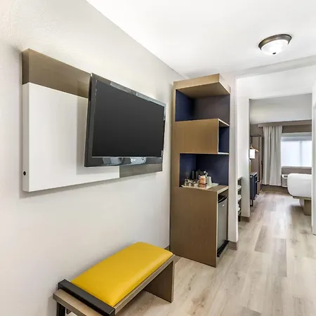 Comfort Suites Albuquerque-North Journal Center-3