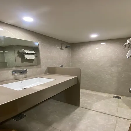 Palette Hotel Surya By Checkin, Vadodara-2